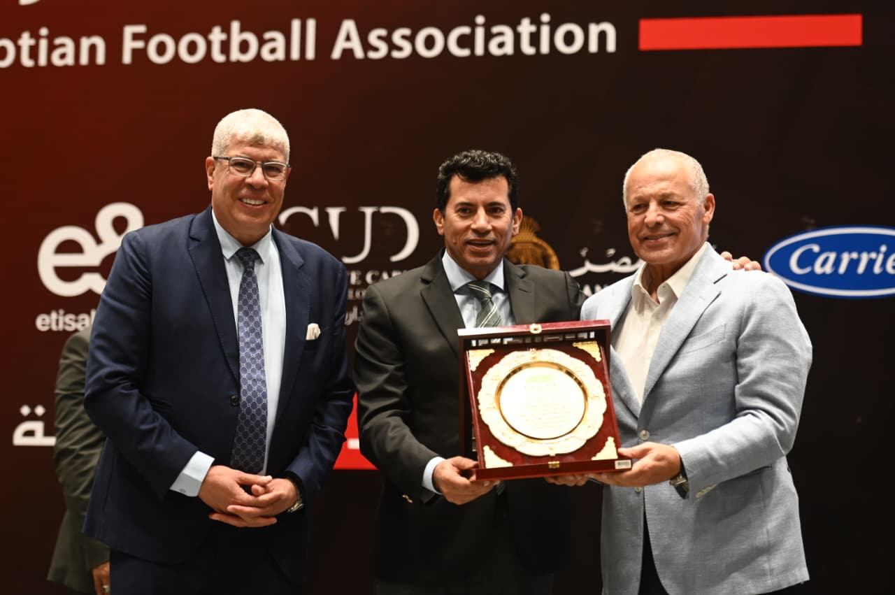 اتحاد الكرة يكرم الحراس القدامى في حضور وزير الشباب والرياضة ومحافظ الجيزة