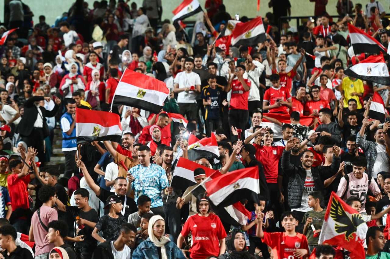 الجماهير المصرية تتوافد على ملعب القاهرة الدولي قبل مواجهة المنتخب الوطني مع غينيا بيساو