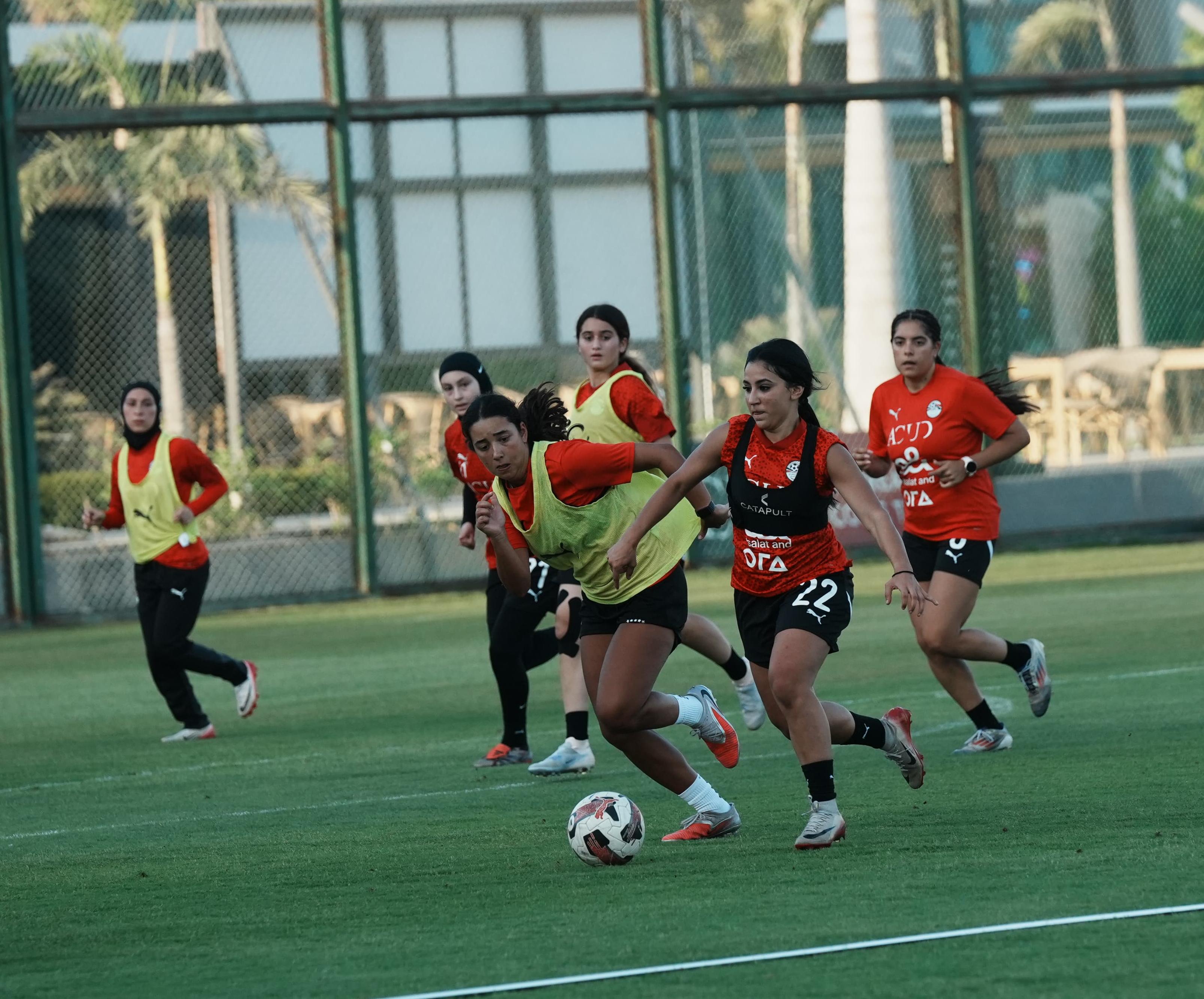بالصور.. تدريب منتخب مصر للكرة  النسائية استعداداً لودية تونس