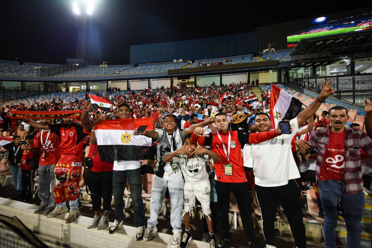 الجماهير المصرية تتوافد على ملعب القاهرة الدولي قبل مواجهة المنتخب الوطني مع غينيا بيساو