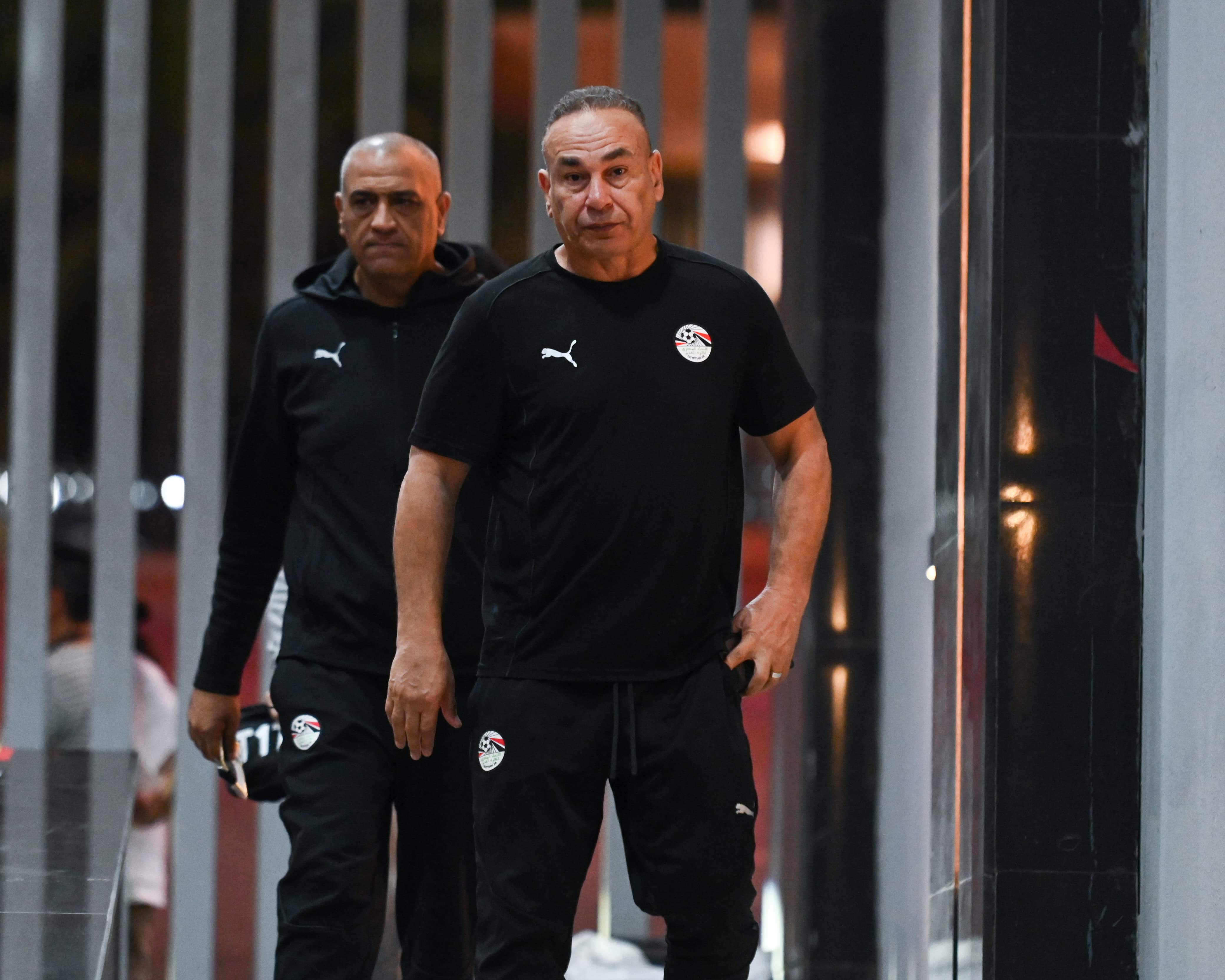 وصول لاعبي منتخب مصر لملعب القاهرة قبل مواجهة غينيا بيساو