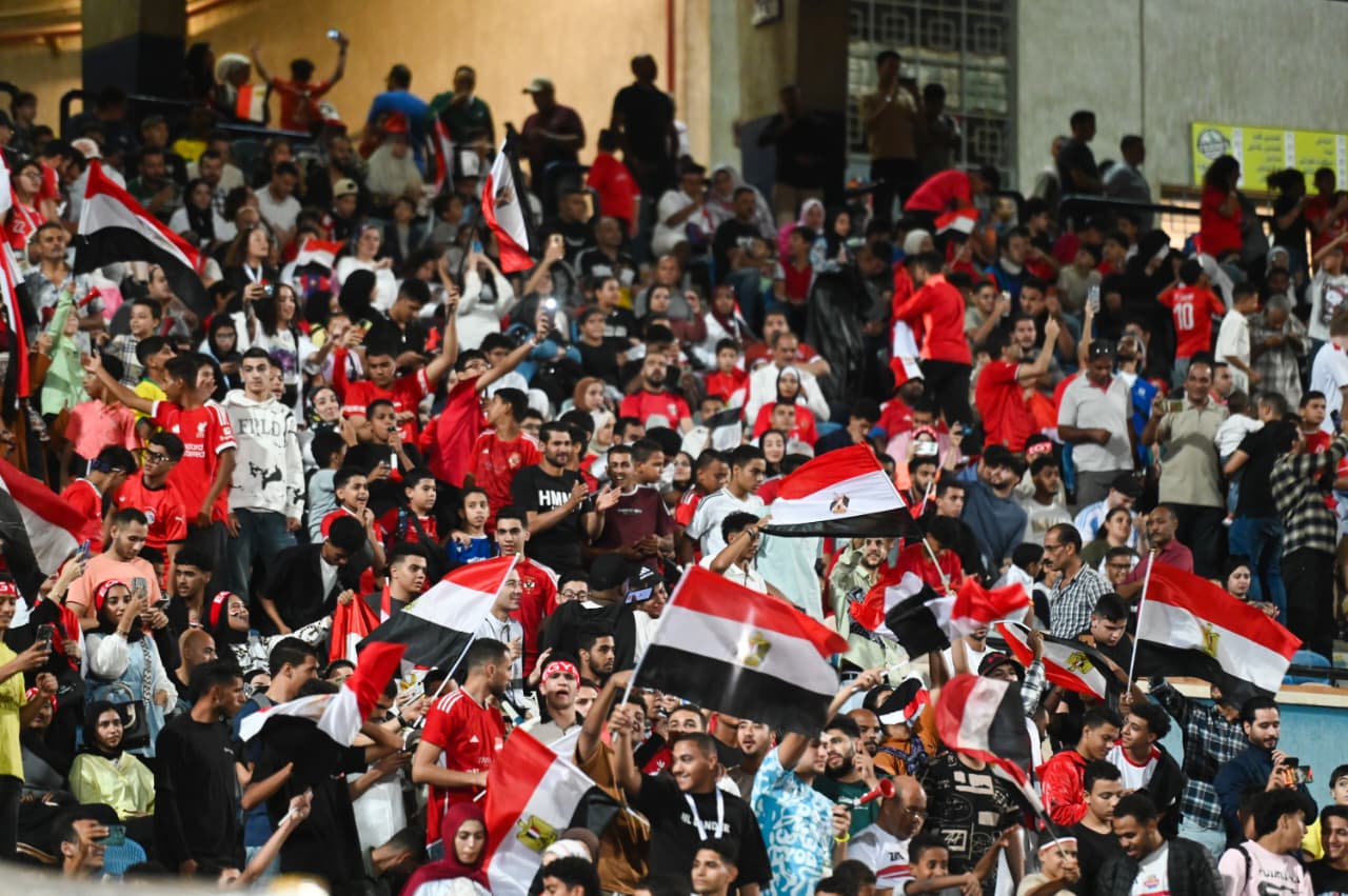 الجماهير المصرية تتوافد على ملعب القاهرة الدولي قبل مواجهة المنتخب الوطني مع غينيا بيساو
