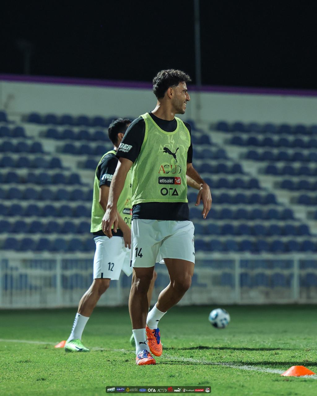 في حضور أبو ريدة.. المنتخب الوطني يتدرب على ملعب هزاع بن زايد استعدادًا لأوزبكستان